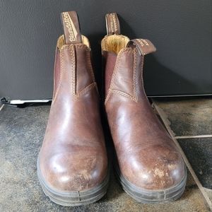 Women's Blundstone brown round toe boot. SIZE-  4 1/2 US 7 1/2